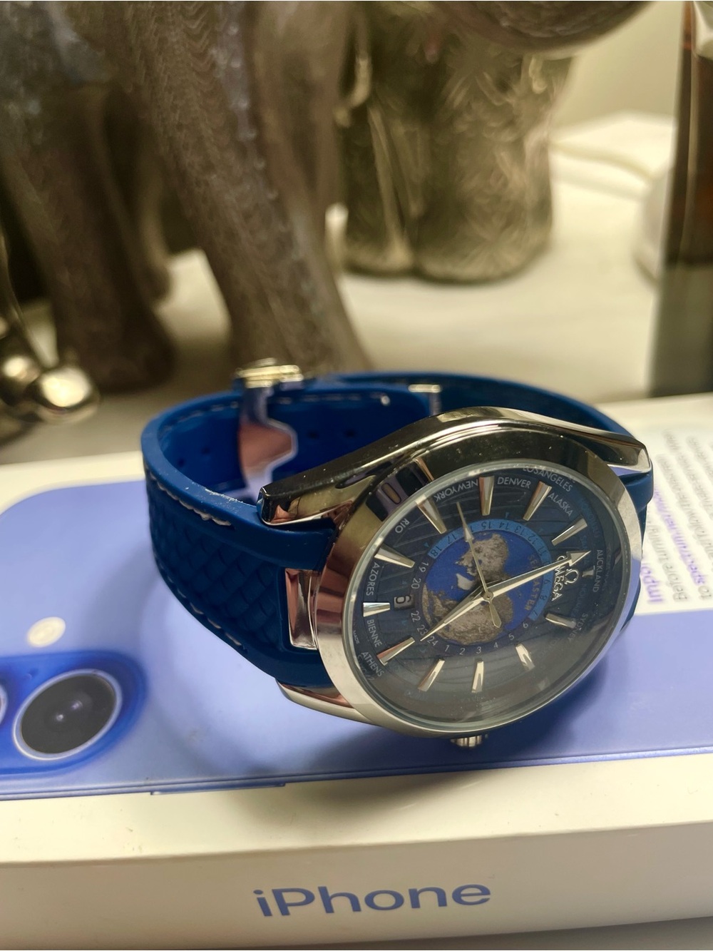 Blue Men's World Time Watch with Silicone Strap